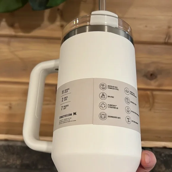 Stanley Stainless H2.O Flowstate Quencher Tumbler Sour Cream Hearth&Hand 40 oz